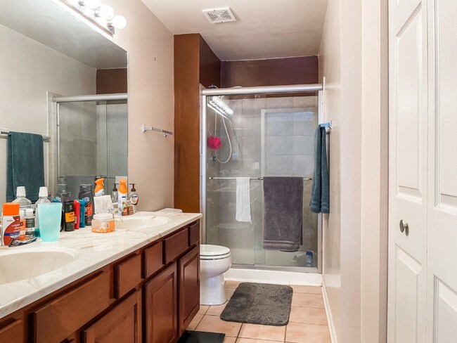 Foto del edificio - 1160 N Red Oak Cir