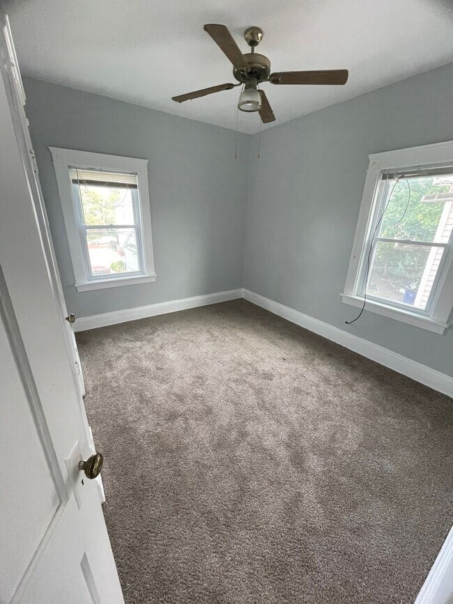 Foto del edificio - 951 Royal Rd