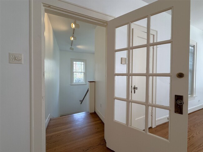 Foto del edificio - 2311 Wroxton Rd