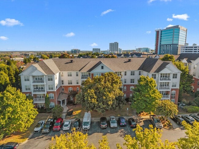 Building Photo - Charming 2 Bed + Office Condo in the Heart...