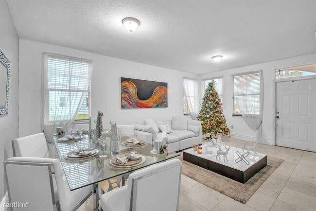 Building Photo - 3 br, 2.5 bath House - 6324 SW 165th Ave