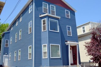 Building Photo - 213 Carpenter St