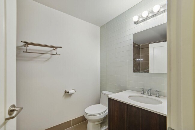 Foto del edificio - 201 Marin Blvd