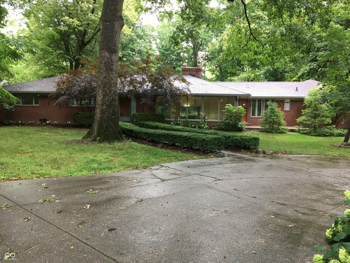 Primary Photo - 1122 W 56th St