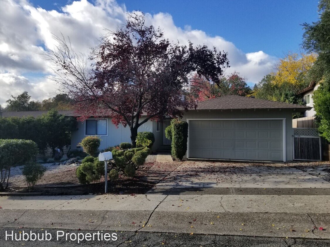 3 br, 2 bath House 1708 Regent Ave. House Rental in Redding, CA