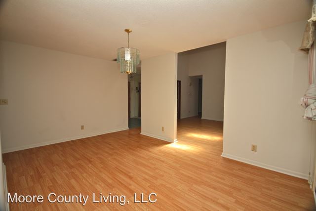 Building Photo - 225 Sugar Pine Dr