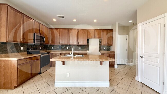 Building Photo - 533 E Trellis Rd