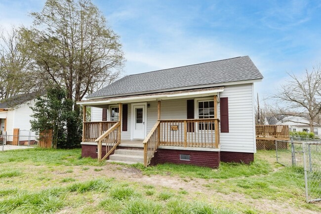 Photo - 22 E 7th St House