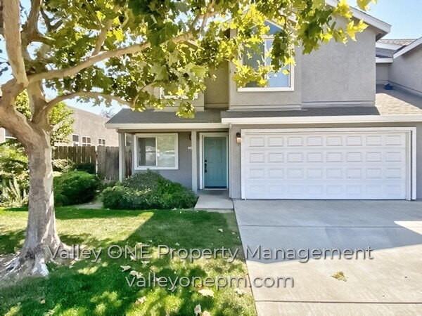 Foto del edificio - COMING SOON! Private Ground Floor Townhome in Desirable Complex with Attached 2 Car Garage