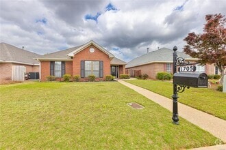 Building Photo - 1705 Pebble Creek Dr