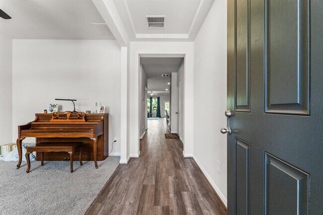 Foto del edificio - 819 Spruce Pine Dr