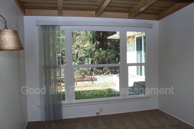 Building Photo - 1222 Oak Dr