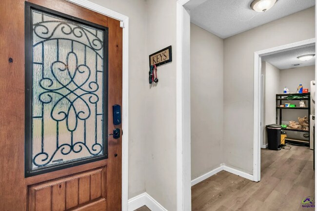 Foto del edificio - 211 Crakston Ct