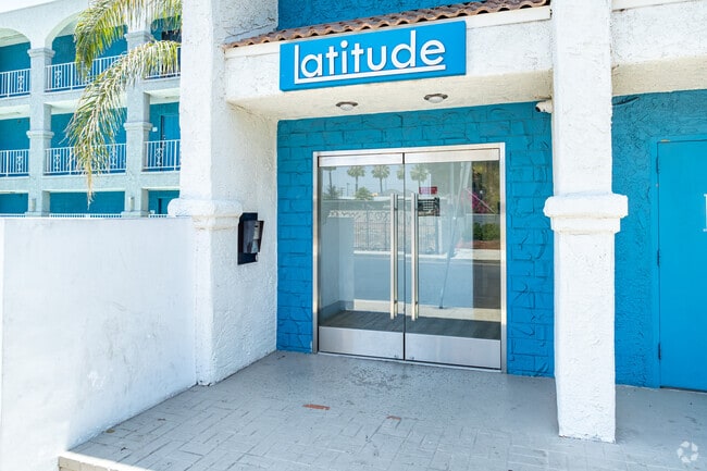 Foto del edificio - Latitude Apartments
