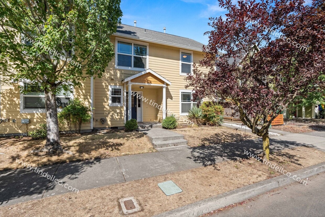 Primary Photo - Charming North Portland 3-Bedroom Home wit...