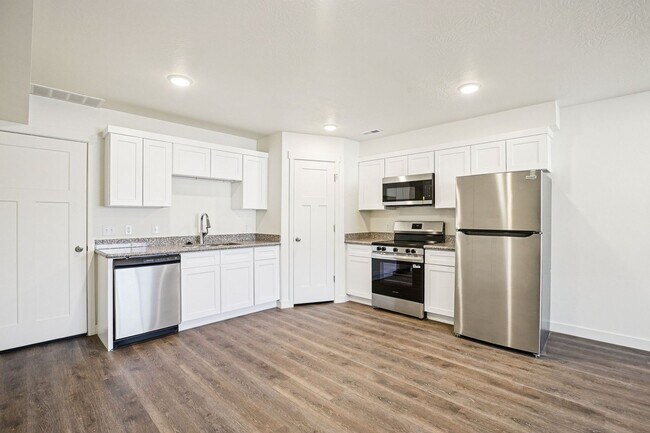 Building Photo - 1090 S 400 W