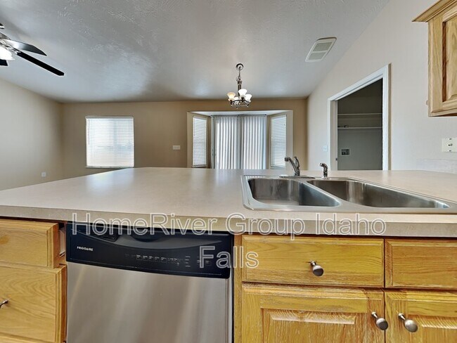 Building Photo - 508 Holladay Dr