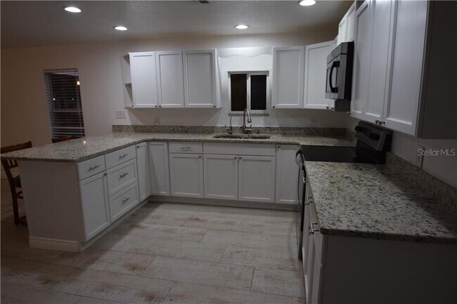 Building Photo - 1310 Golconda Rd