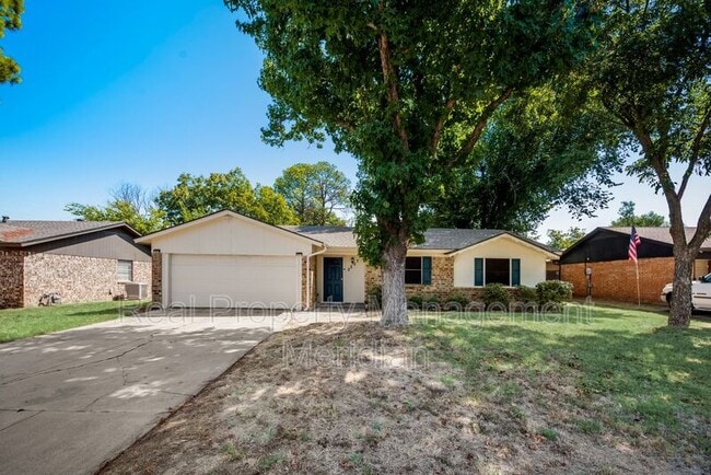 Building Photo - 2207 Spanish Trail