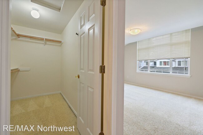 Foto del edificio - 3 br, 2 bath House - 6847 47th Lane SE #B