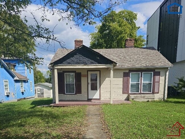 Building Photo - 1002 33rd Ave N