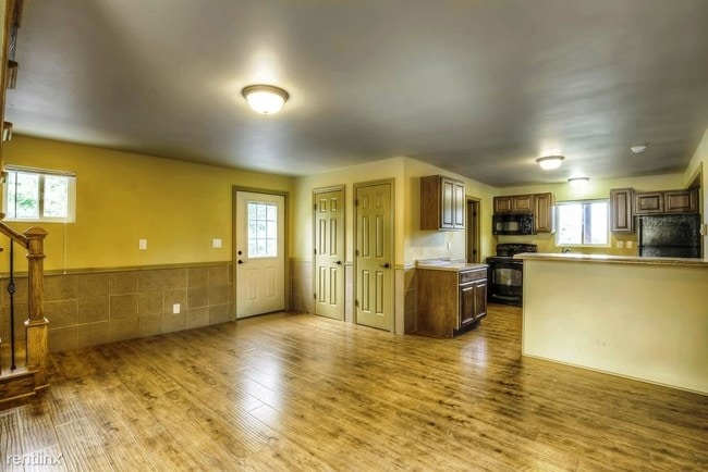 Building Photo - 833 McArthur Dr