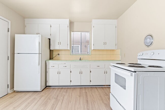 Foto del edificio - Cozy 1-Bed Oakland Apartment: San Leandro ...