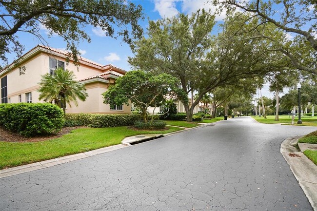 Foto del edificio - 4960 Sandpiper Ln S