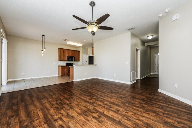 Foto del edificio - 901 Fern Leaf Dr