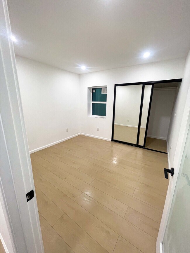 Foto del edificio - 4913-4912 Lynnfield St