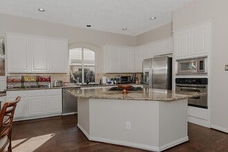 Building Photo - 50 N Lansdowne Cir