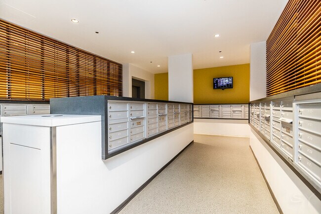 Building Photo - 235 W Van Buren St