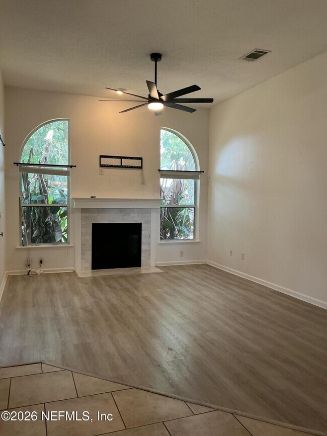 Foto del edificio - 12335 Vine Maple Way