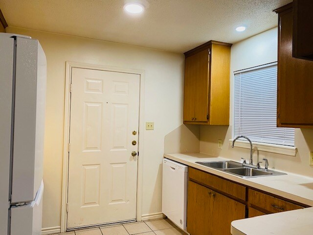 Building Photo - 206 Fuller St