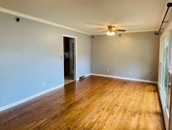 living room - 304 Drake Ave SW