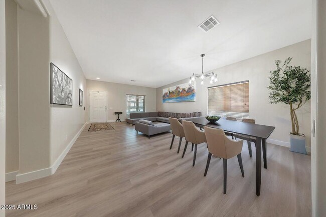 Foto del edificio - 9423 W Monte Vista Rd