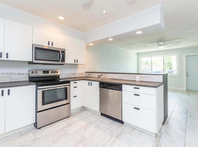 Foto del edificio - 2175 NE 56th St