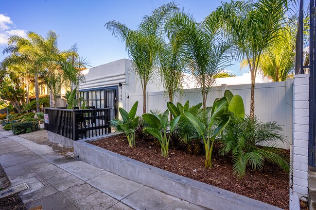 Street view - 1750 Robinson Ave