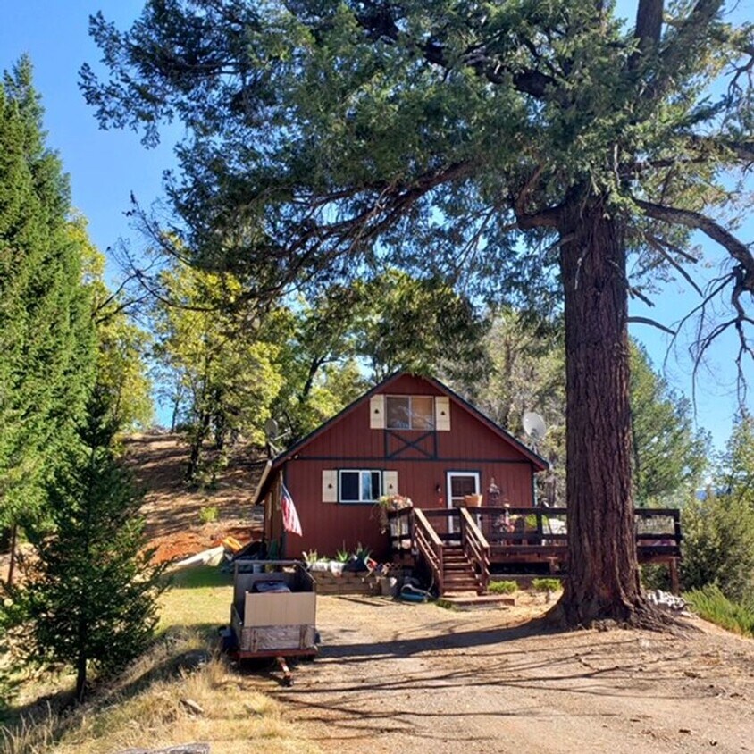 Primary Photo - Cottage Style Home Nestled in the Trees!!!...