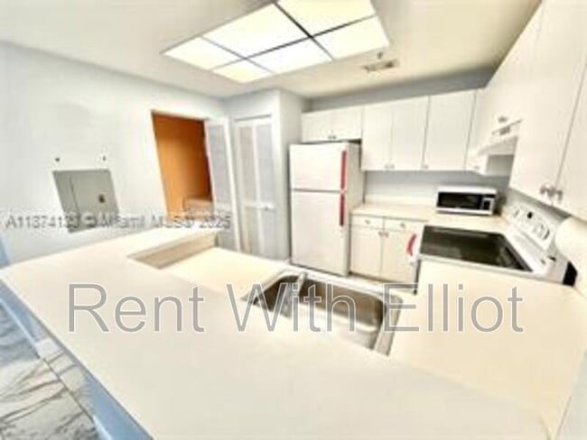 Photo - 2015 SE 10th Ave Apartment