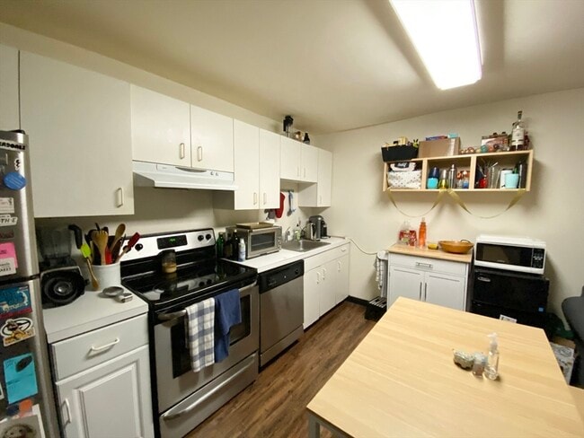 Building Photo - 546 Columbus Ave