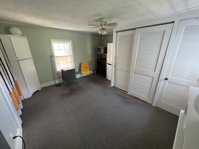 Building Photo - 127 Goldsborough St