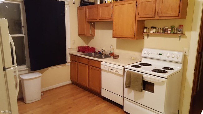 Foto del edificio - 3256 N Oakland Ave