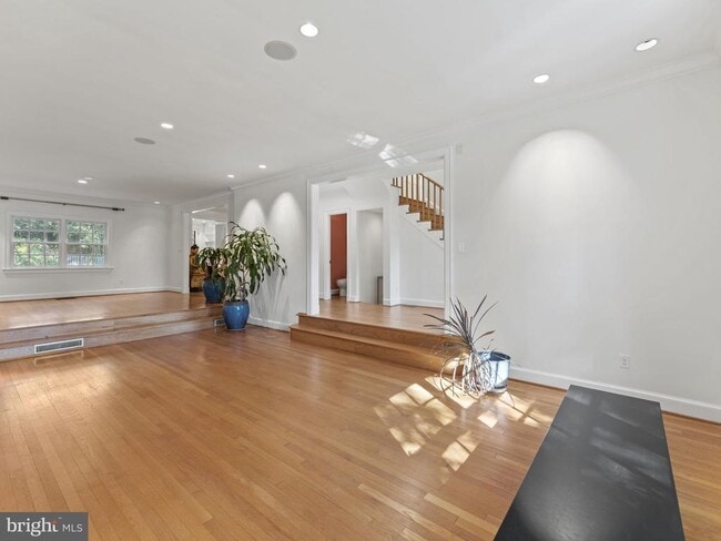 Building Photo - 3021 Davenport St NW