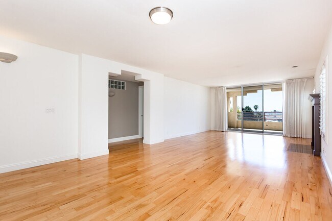 Foto del edificio - Mission Hills Condo with Stunning Views