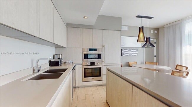 Building Photo - 4010 S Ocean Dr