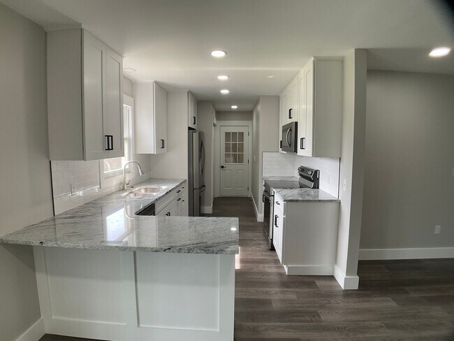 Foto del edificio - Gorgeous, Fully Renovated, 1 Level Living!