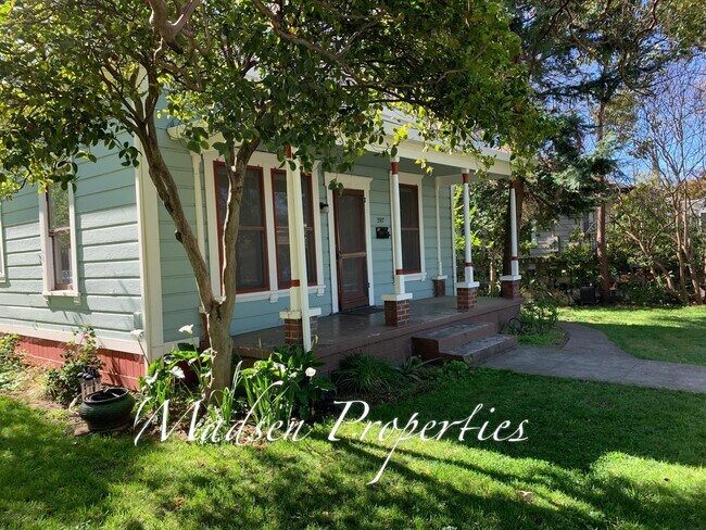 Building Photo - 397 E 6th St