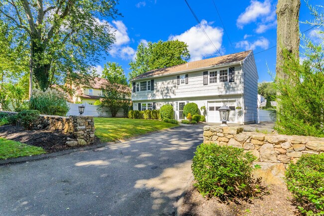 Building Photo - 17 Old Saugatuck Rd
