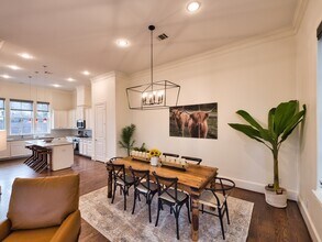 Building Photo - 1203 E 28th St